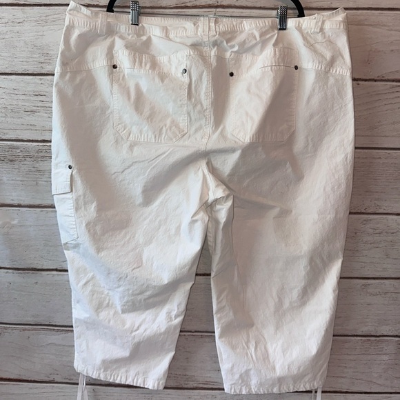 Ellos Women’s White Cargo Capri Pants - Size 26 Lightweight Summer Beach Vacay - Picture 2 of 7